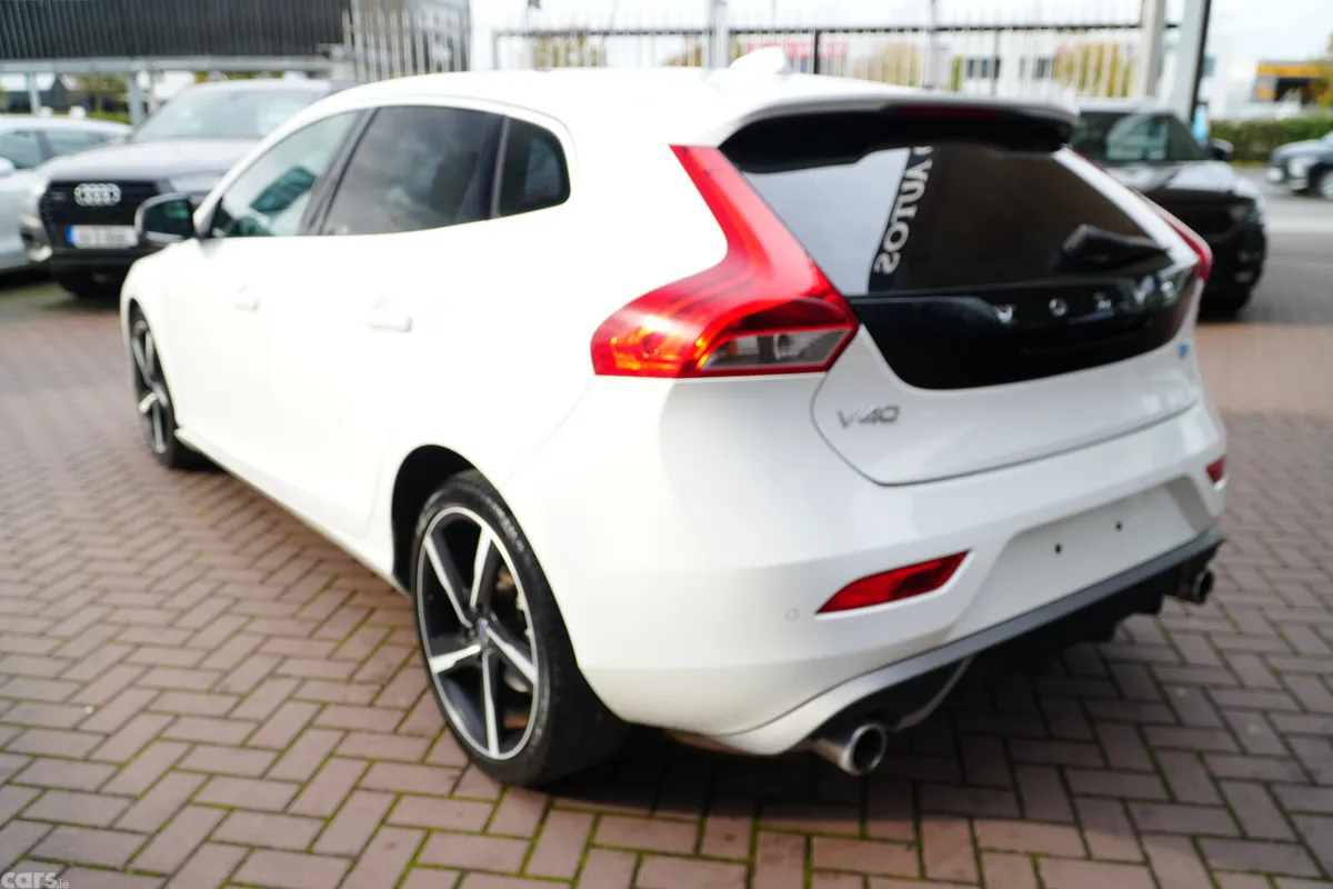 Volvo V40 Hatchback, Diesel, 2016, White