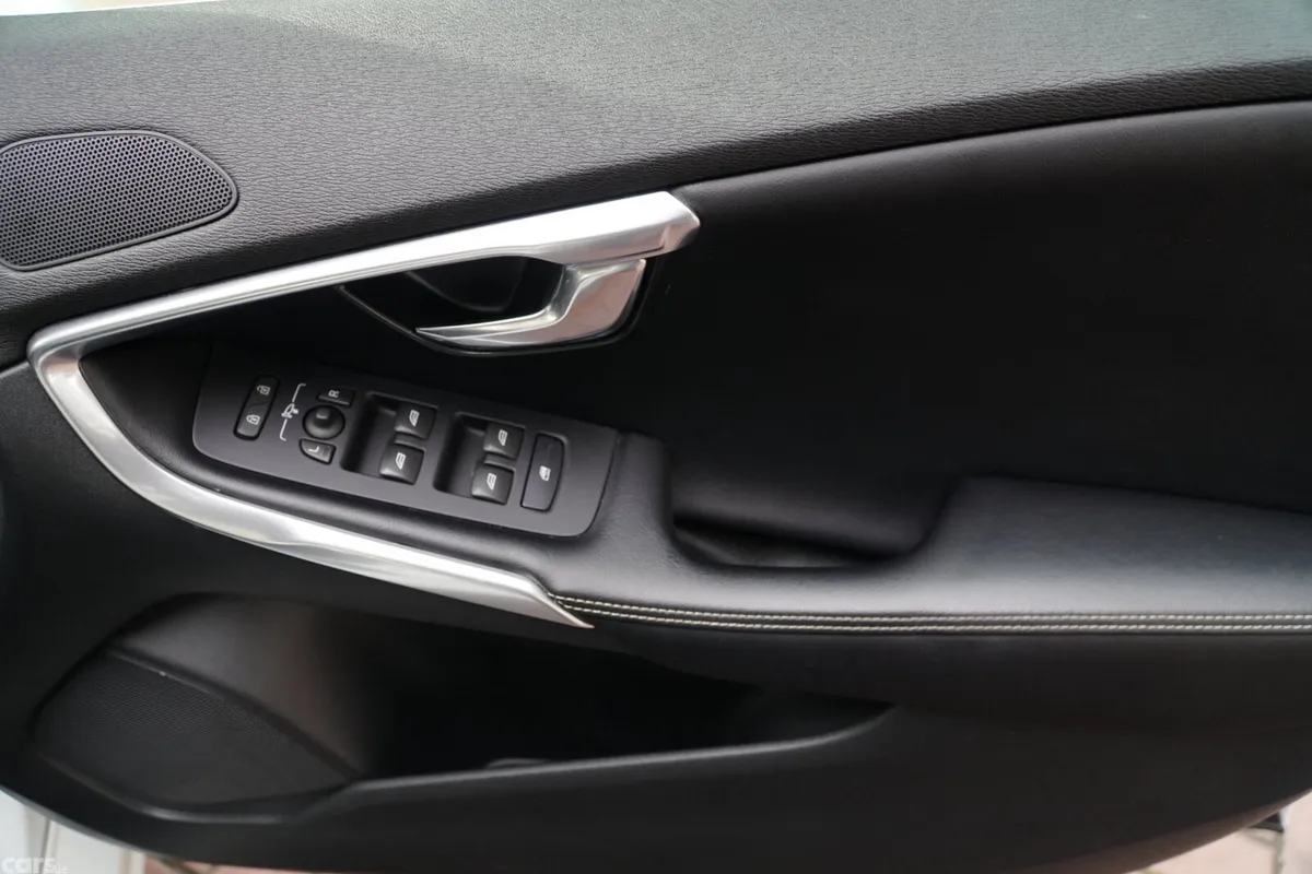 Volvo V40 Hatchback, Diesel, 2016, White