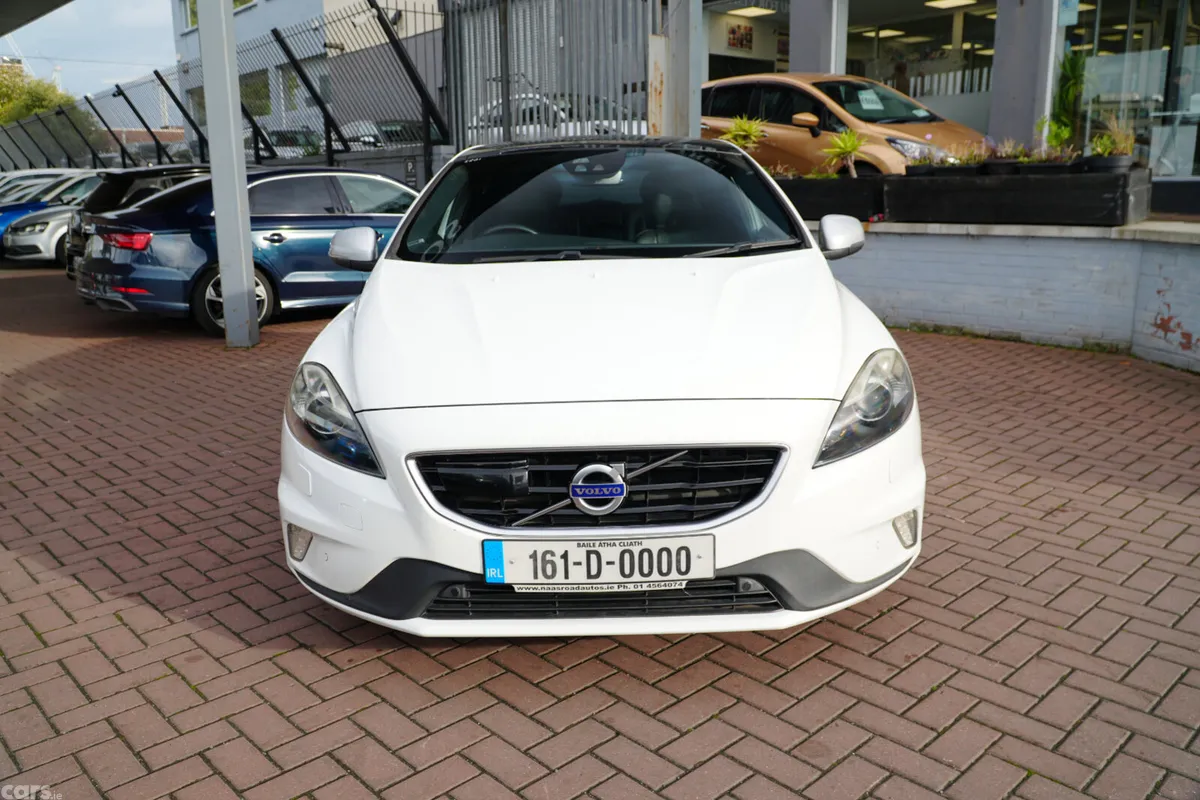 Volvo V40 Hatchback, Diesel, 2016, White