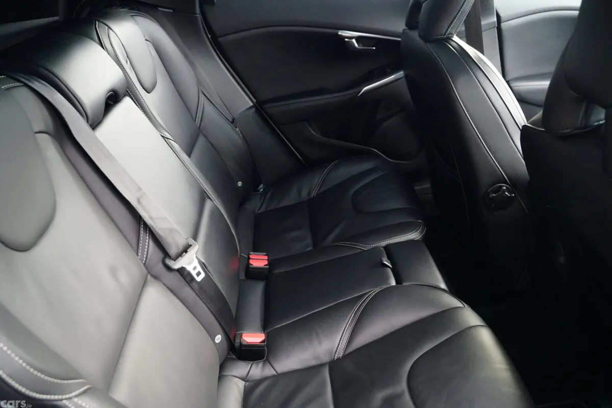 Volvo V40 Hatchback, Diesel, 2016, White