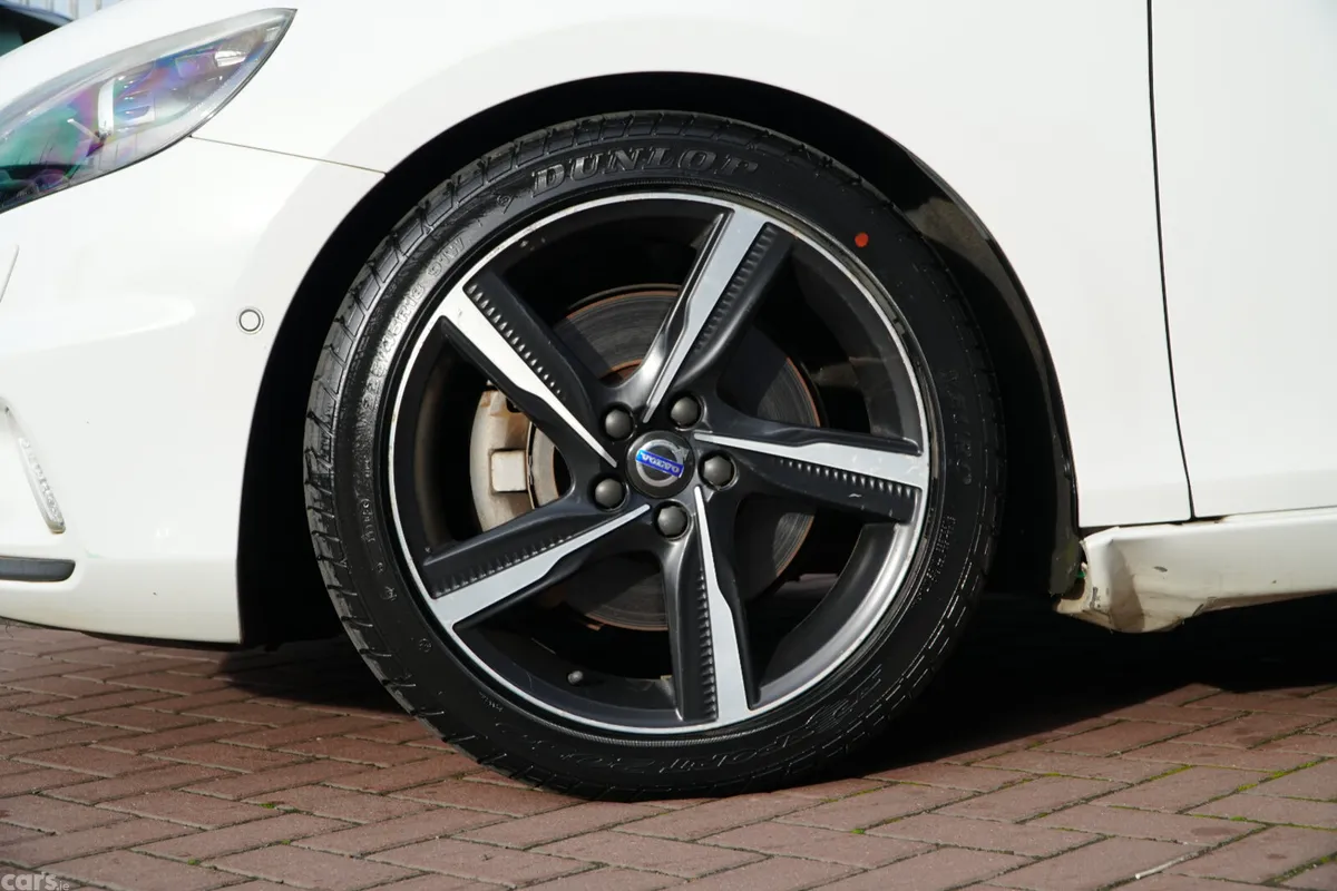 Volvo V40 Hatchback, Diesel, 2016, White
