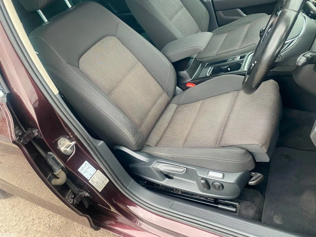 Volkswagen Passat Saloon, Diesel, 2016, Red