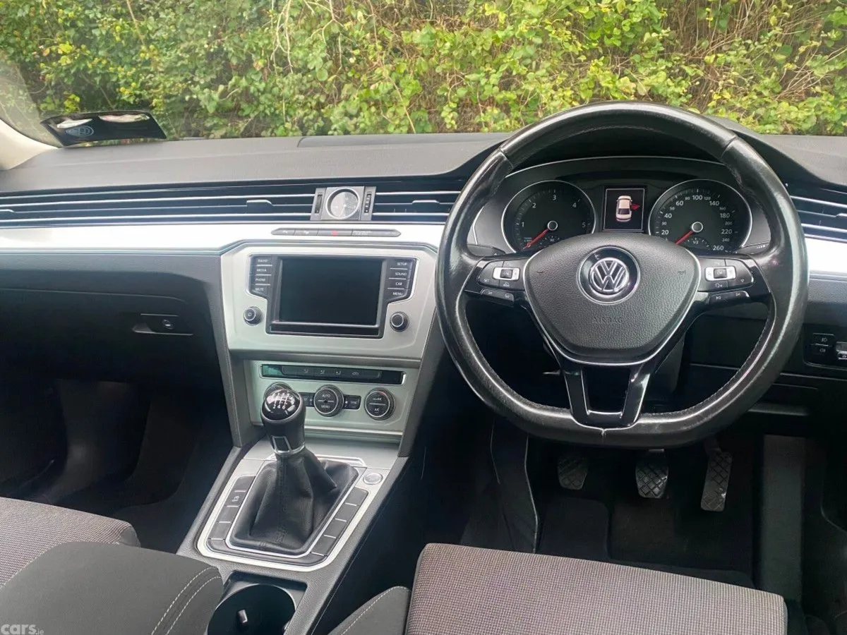 Volkswagen Passat Saloon, Diesel, 2016, Red