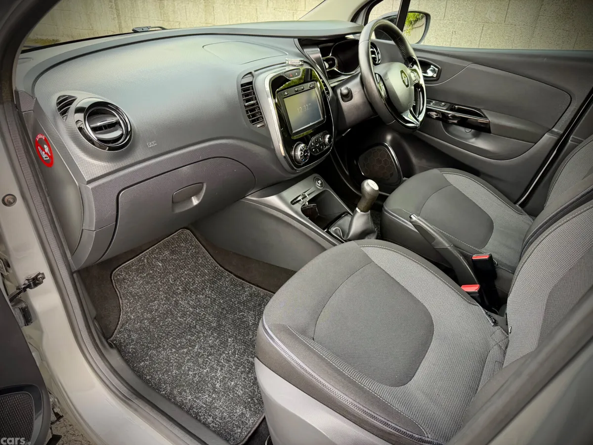 Renault Captur Hatchback, Diesel, 2015, Silver