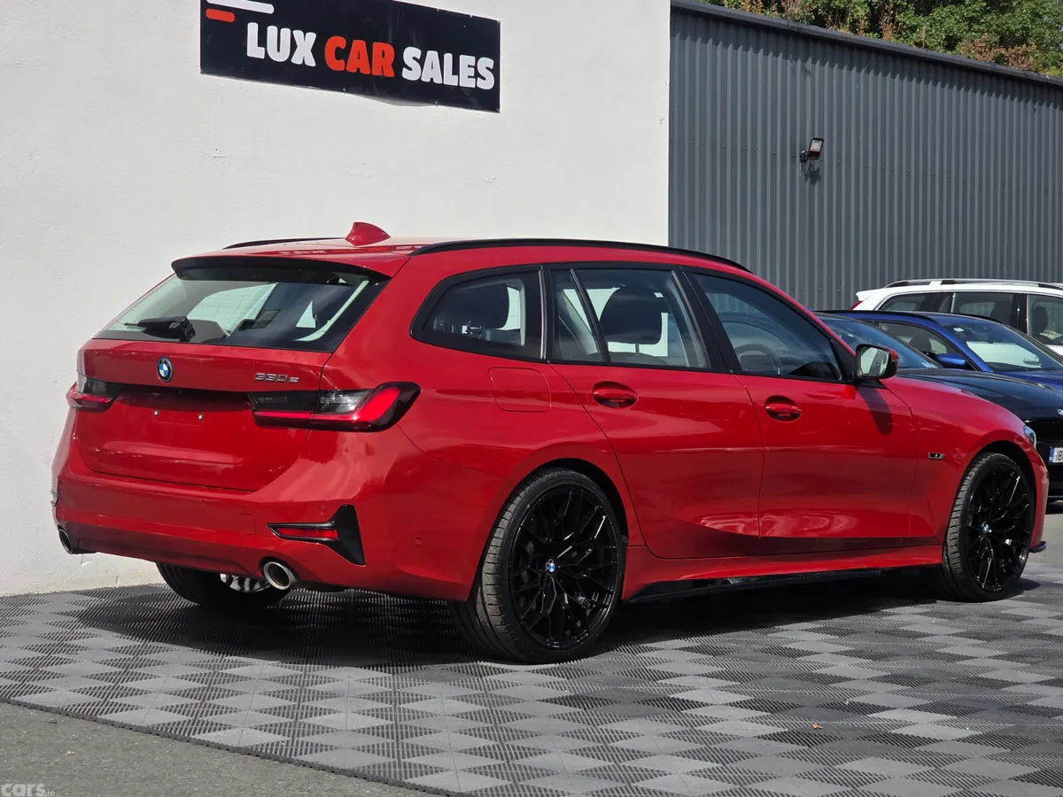 BMW 3-Series Estate, Petrol Hybrid, 2022, Red