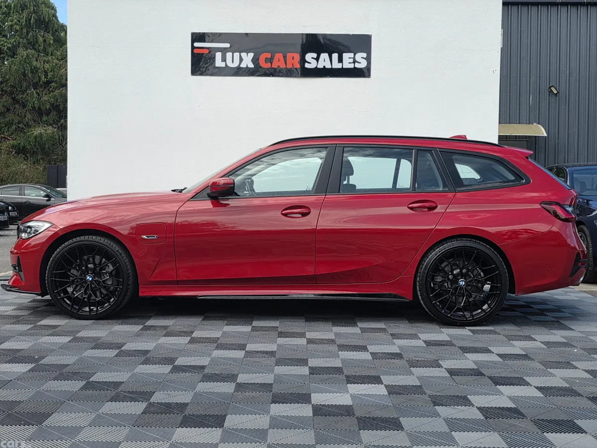 BMW 3-Series Estate, Petrol Hybrid, 2022, Red