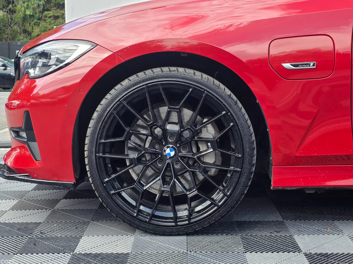 BMW 3-Series Estate, Petrol Hybrid, 2022, Red