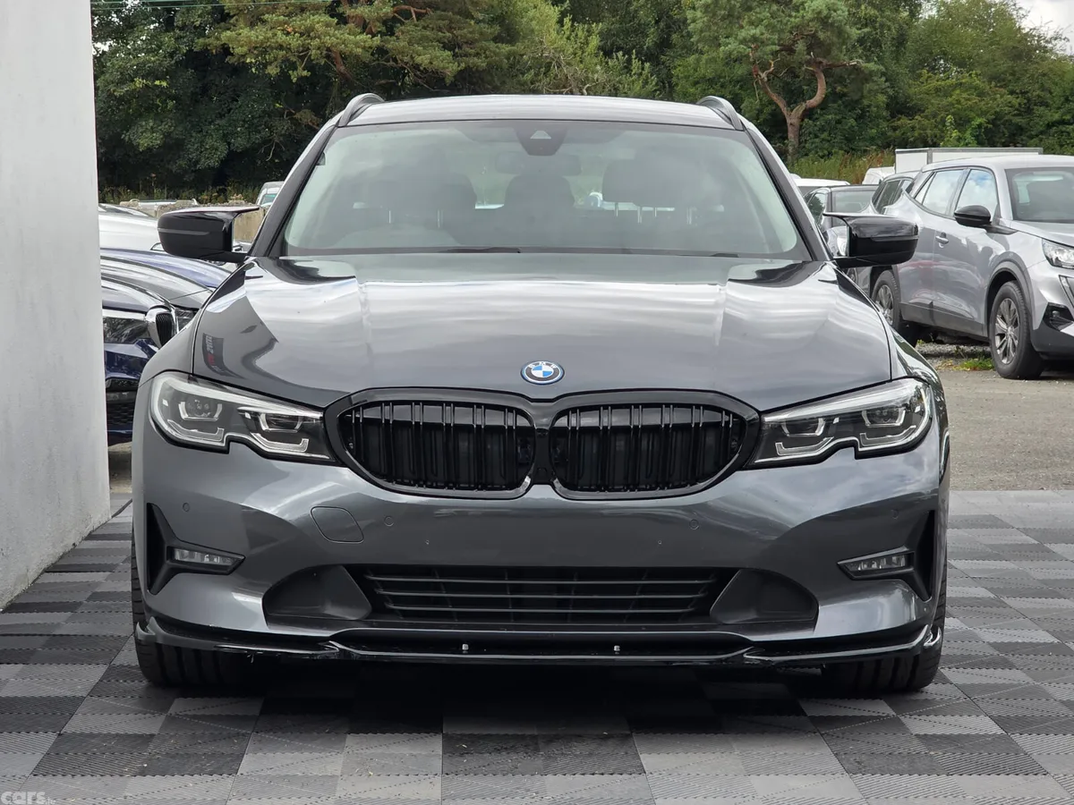 BMW 3-Series Estate, Petrol Hybrid, 2022, Grey