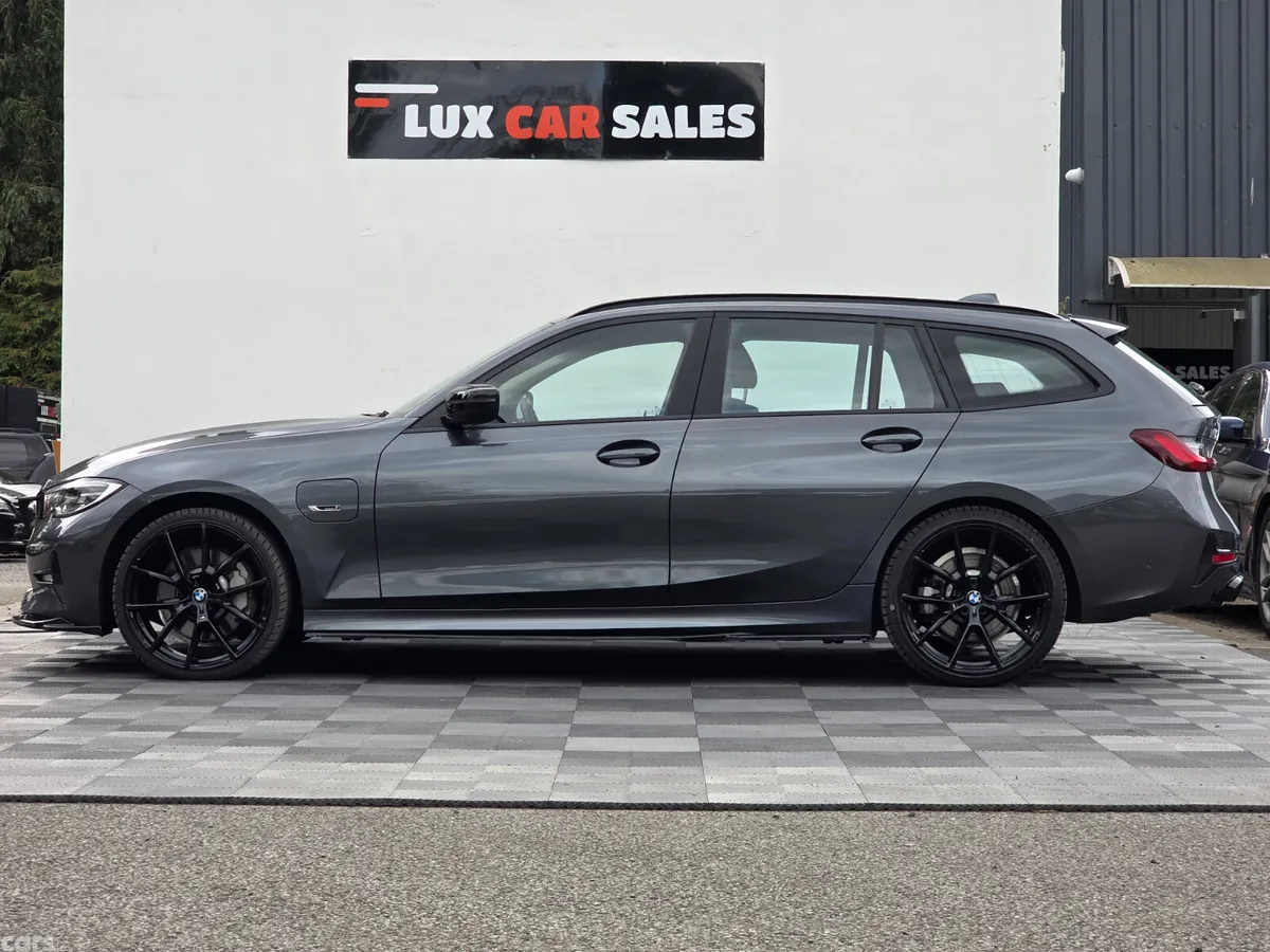 BMW 3-Series Estate, Petrol Hybrid, 2022, Grey