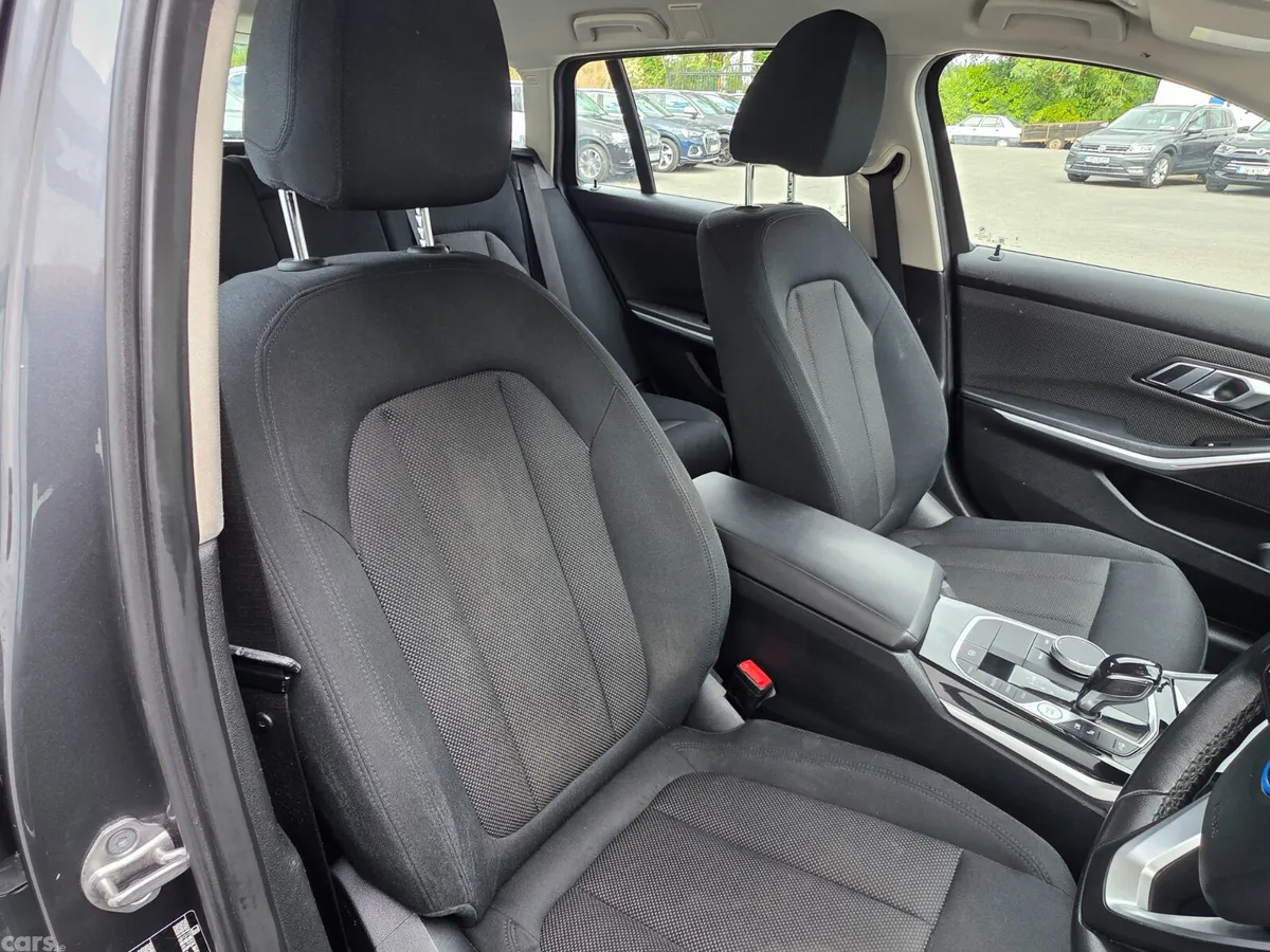 BMW 3-Series Estate, Petrol Hybrid, 2022, Grey