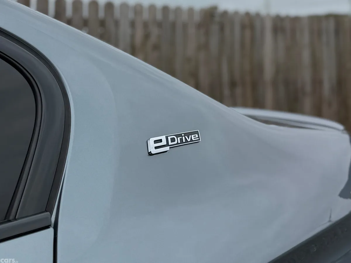 BMW 5-Series Saloon, Petrol Plug-in Hybrid, 2018, Blue