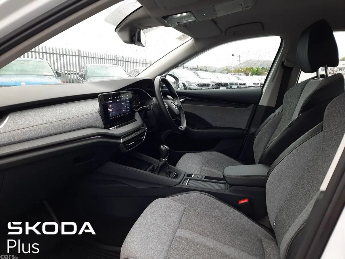 Skoda Octavia Saloon, Diesel, 2024, White