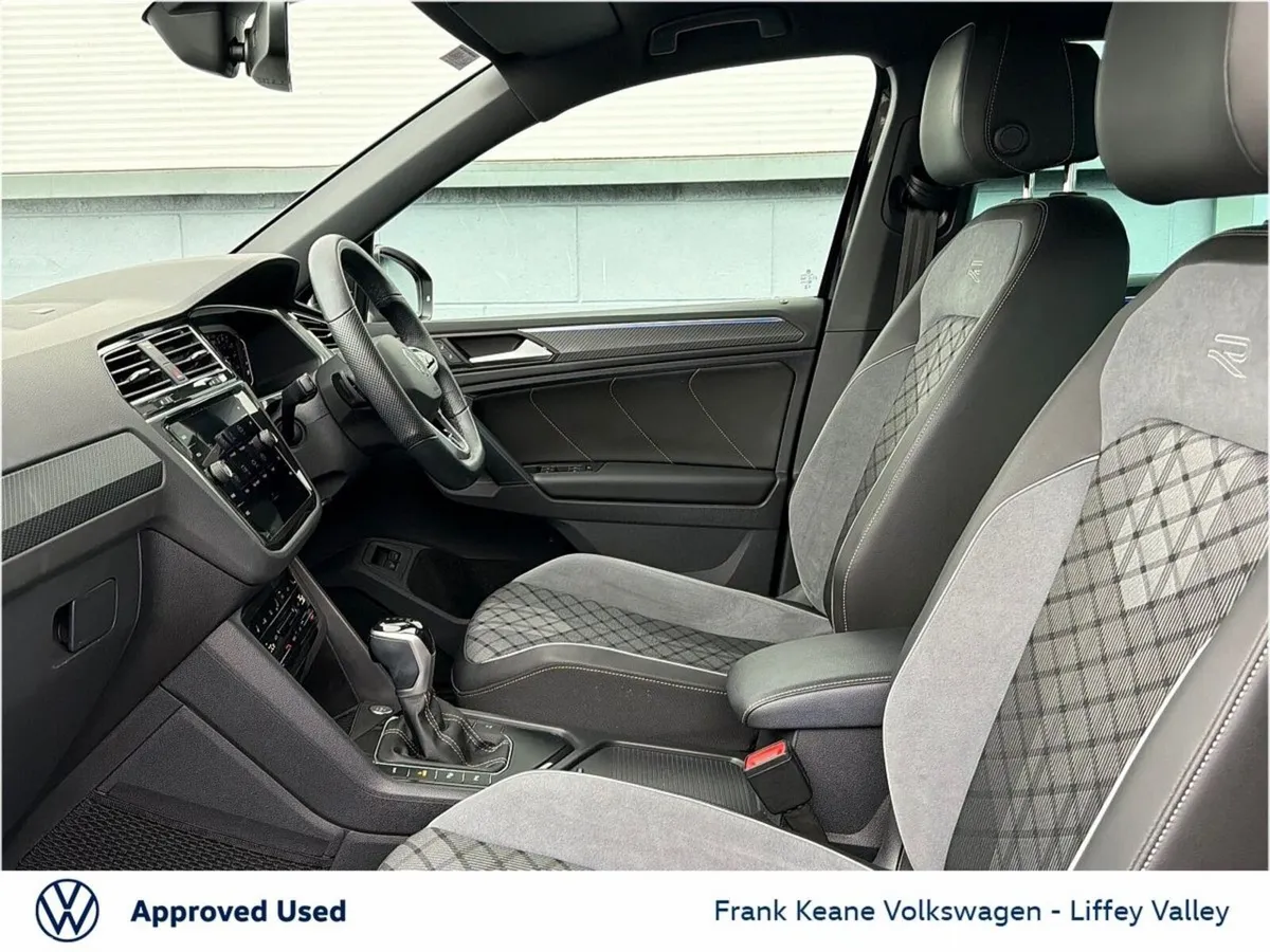 Volkswagen Tiguan SUV, Petrol Plug-in Hybrid, 2023, Black