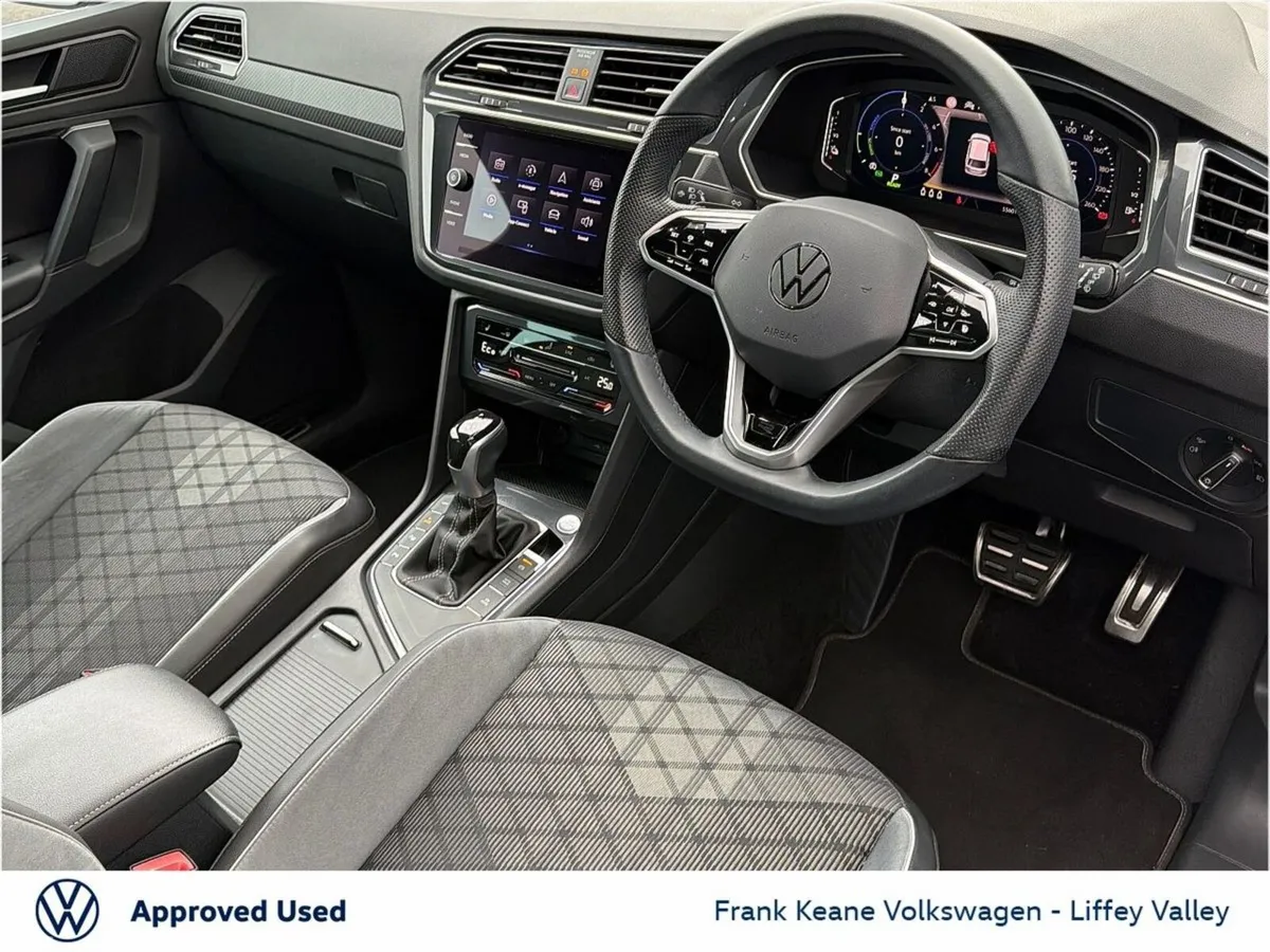 Volkswagen Tiguan SUV, Petrol Plug-in Hybrid, 2023, Black