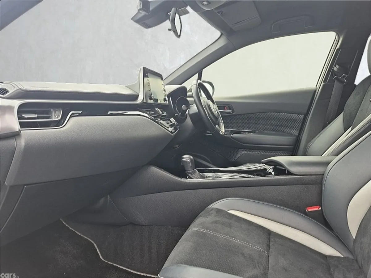 Toyota C-HR SUV, Petrol Hybrid, 2020, White