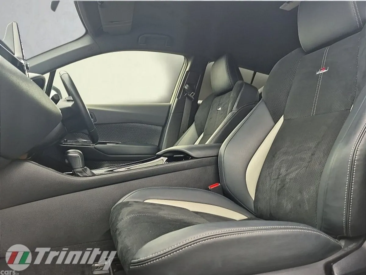 Toyota C-HR SUV, Petrol Hybrid, 2020, White
