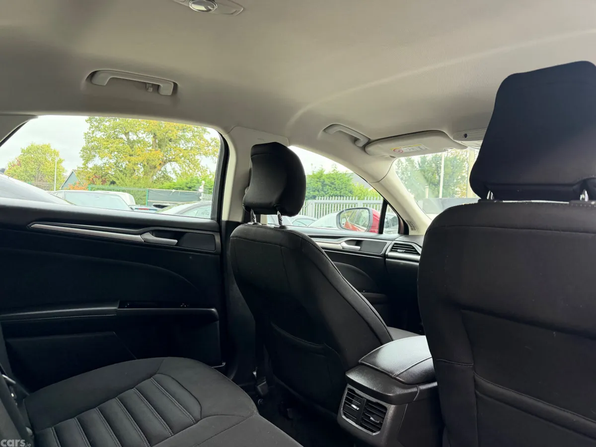 Ford Mondeo Hatchback, Diesel, 2016, Red