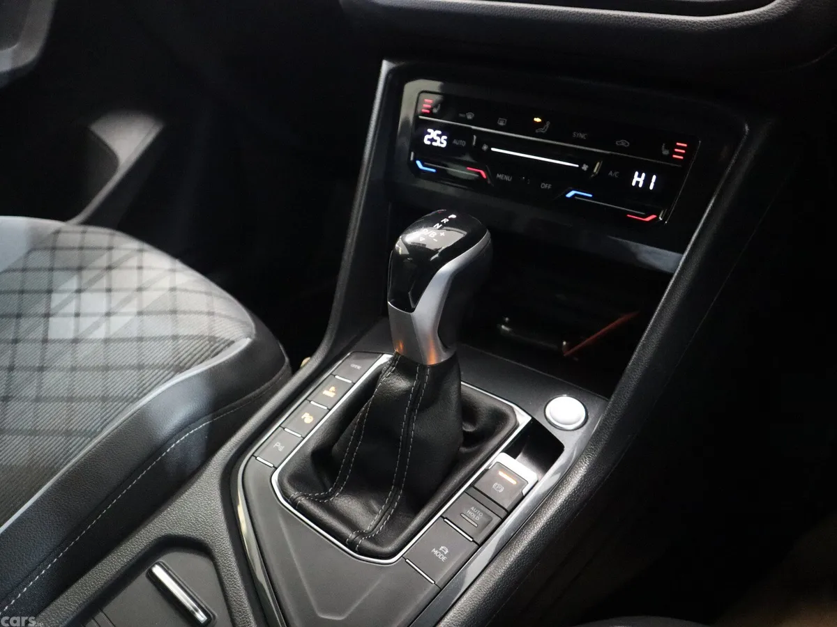 Volkswagen Tiguan SUV, Petrol Hybrid, 2023, Black