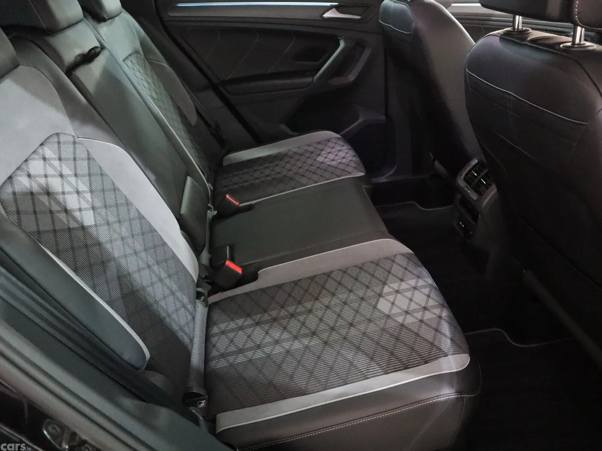 Volkswagen Tiguan SUV, Petrol Hybrid, 2023, Black