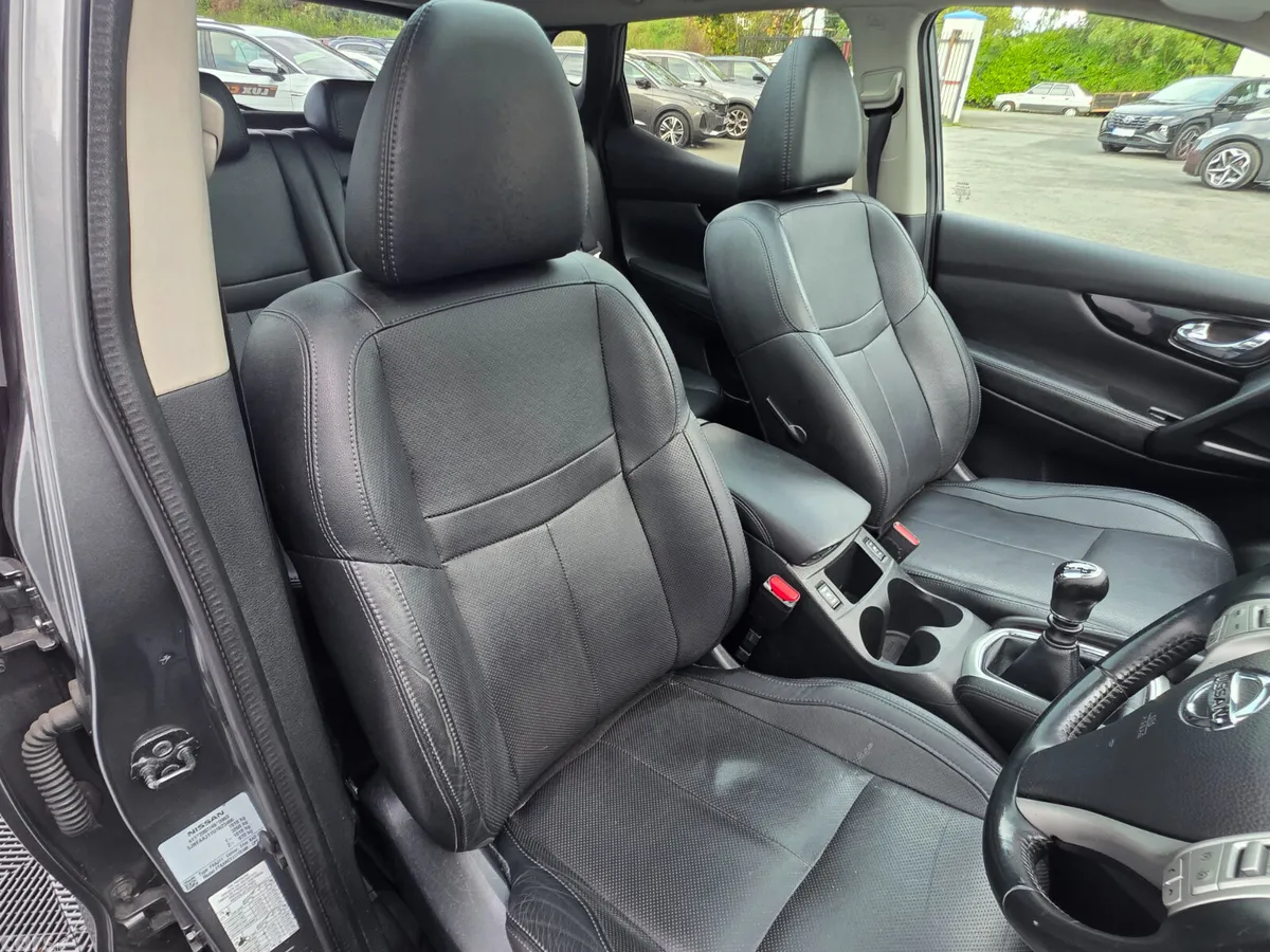 Nissan Qashqai Hatchback, Diesel, 2016, Grey