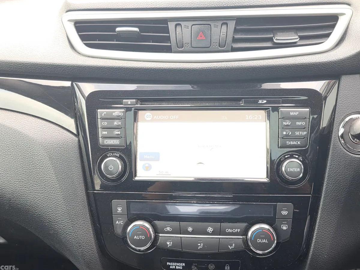 Nissan Qashqai Hatchback, Diesel, 2016, Grey