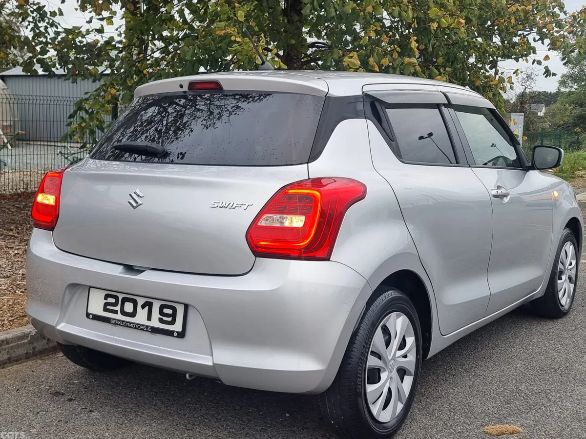 Suzuki Swift Hatchback, Petrol, 2019, Silver