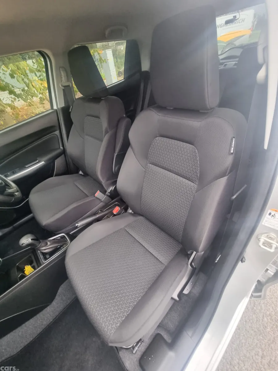 Suzuki Swift Hatchback, Petrol, 2019, Silver