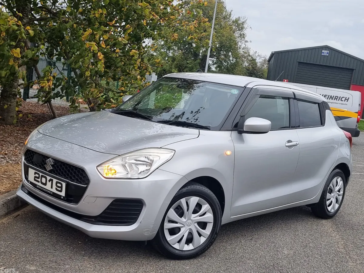 Suzuki Swift Hatchback, Petrol, 2019, Silver