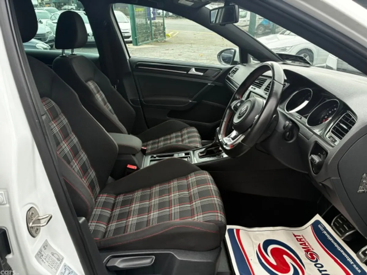 Volkswagen Golf Hatchback, Petrol, 2016, White