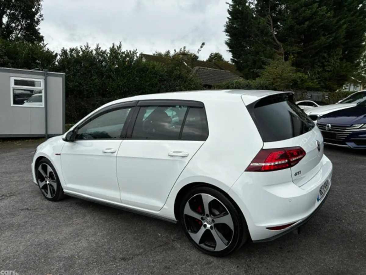 Volkswagen Golf Hatchback, Petrol, 2016, White