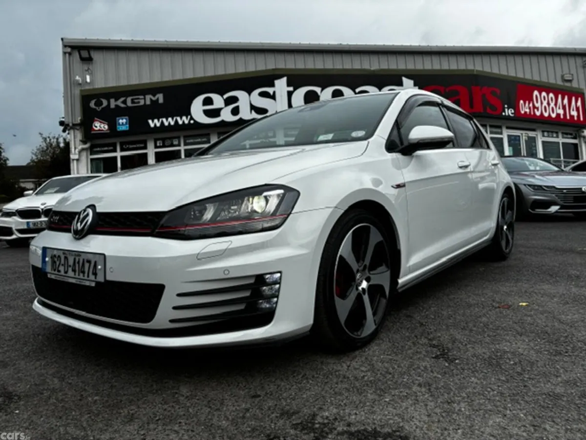 Volkswagen Golf Hatchback, Petrol, 2016, White