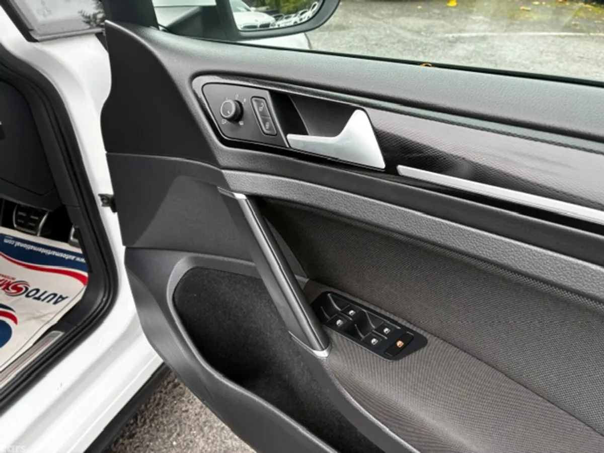 Volkswagen Golf Hatchback, Petrol, 2016, White