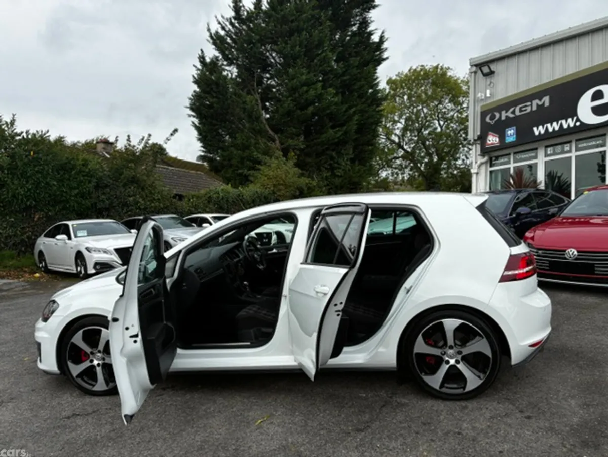 Volkswagen Golf Hatchback, Petrol, 2016, White