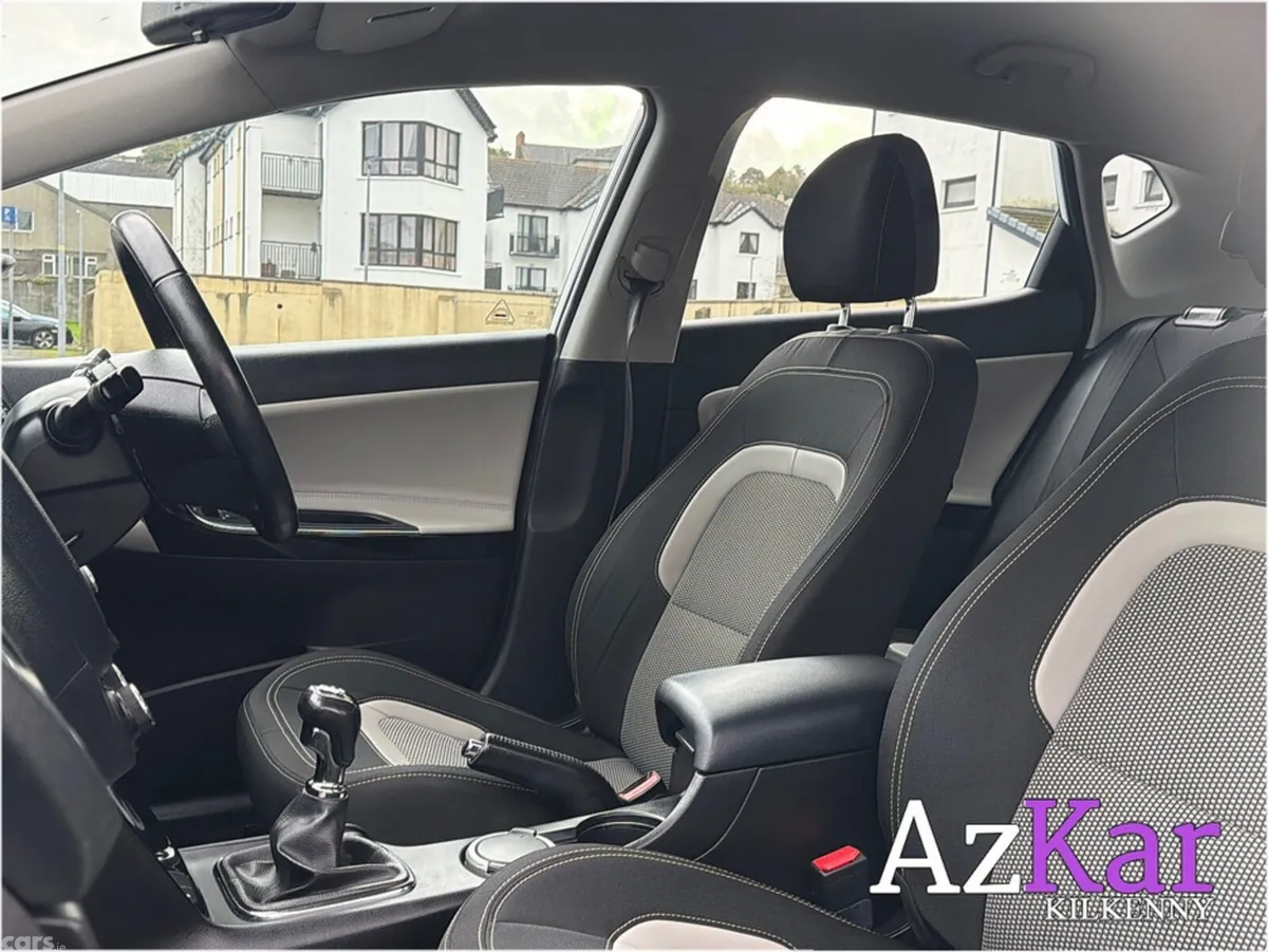 Kia Ceed Hatchback, Diesel, 2016, White