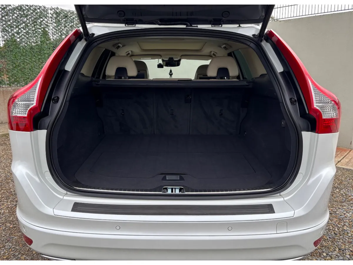 Volvo XC60 SUV, Diesel, 2017, White