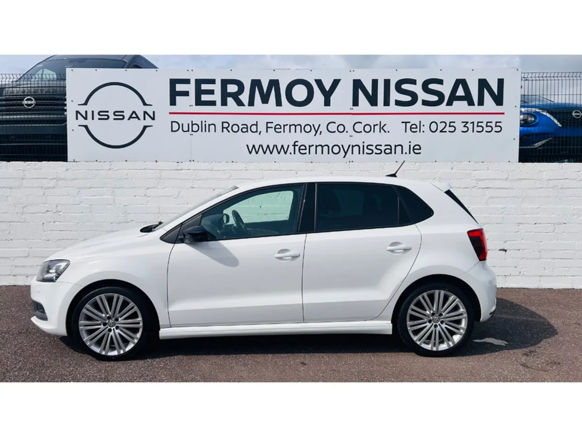 Volkswagen Polo Hatchback, Petrol, 2016, White