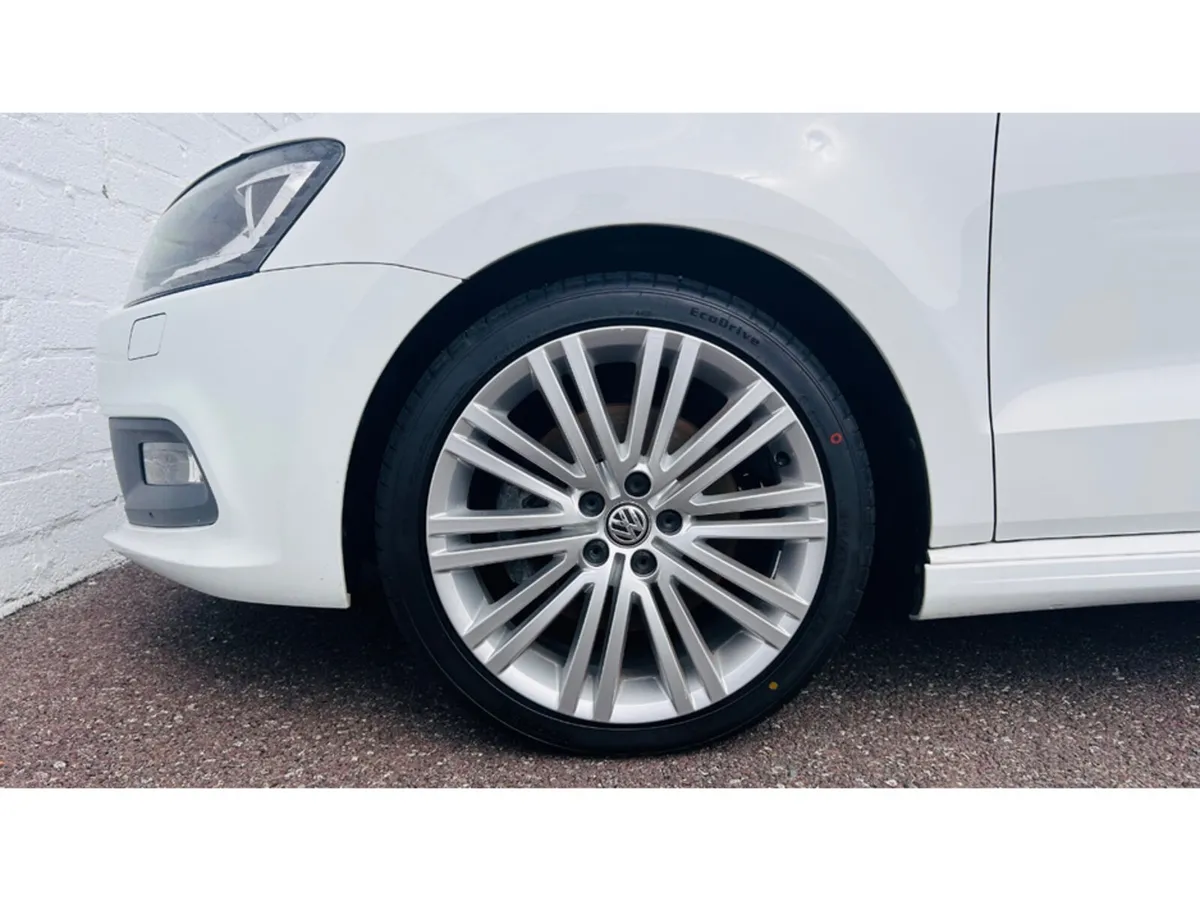 Volkswagen Polo Hatchback, Petrol, 2016, White