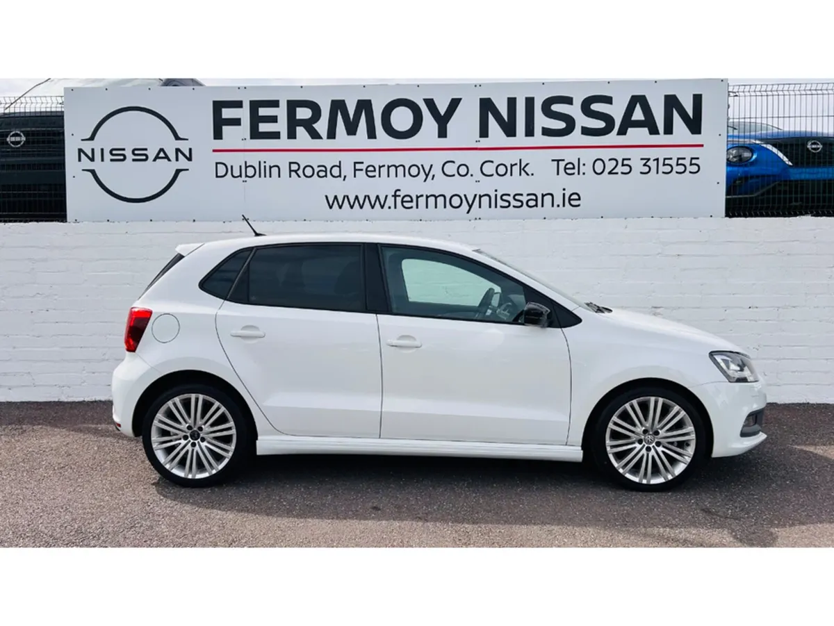 Volkswagen Polo Hatchback, Petrol, 2016, White