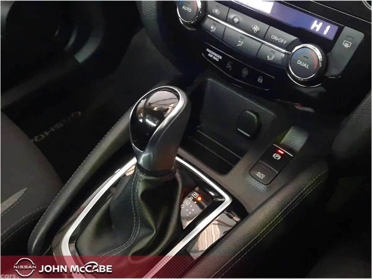 Nissan Qashqai MPV, Petrol, 2020, White