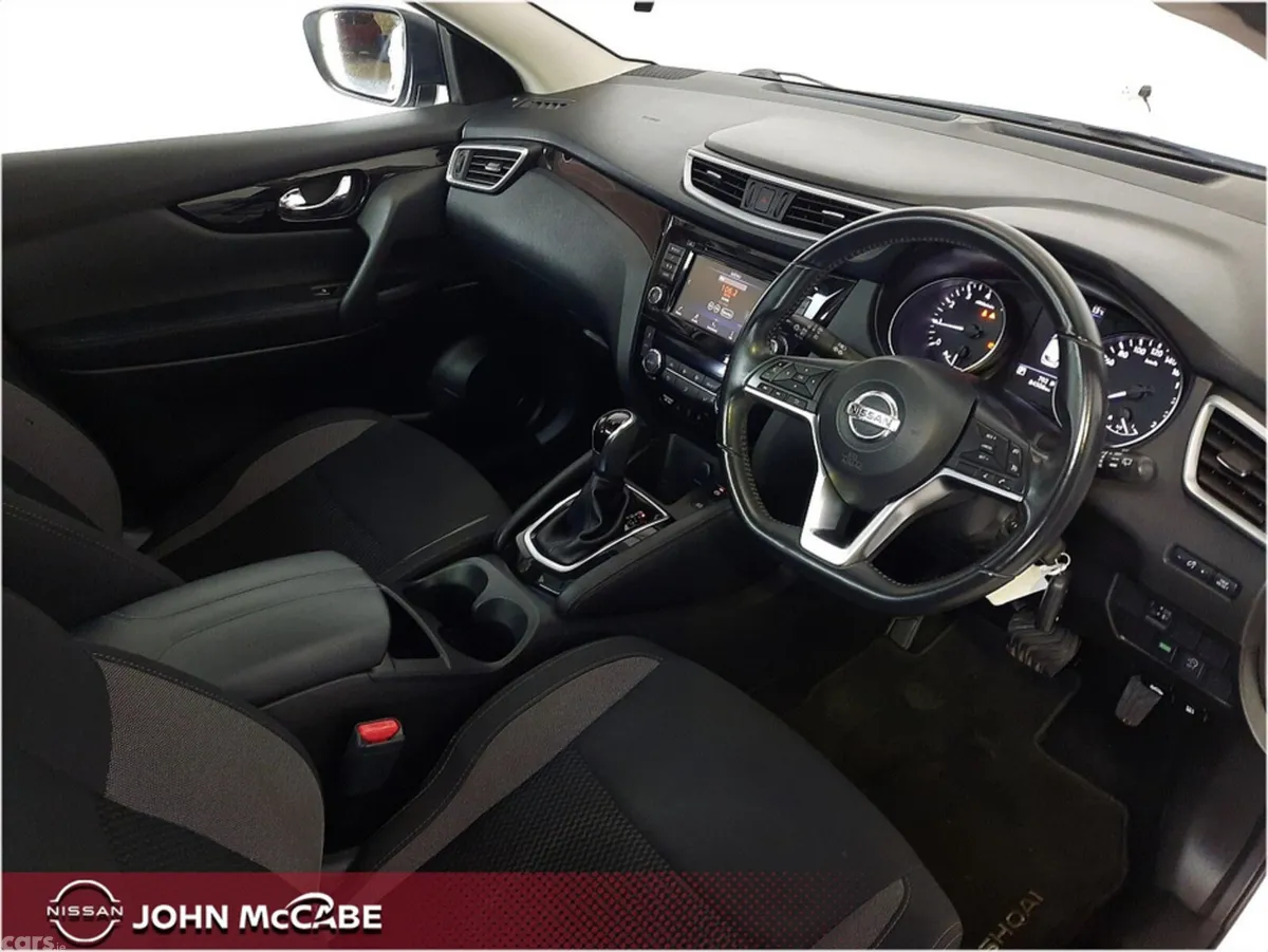 Nissan Qashqai MPV, Petrol, 2020, White