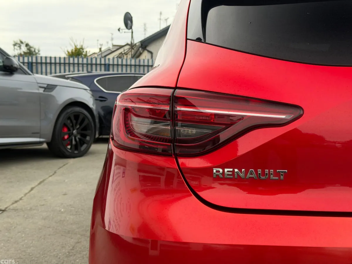 Renault Clio Hatchback, Petrol, 2021, Red