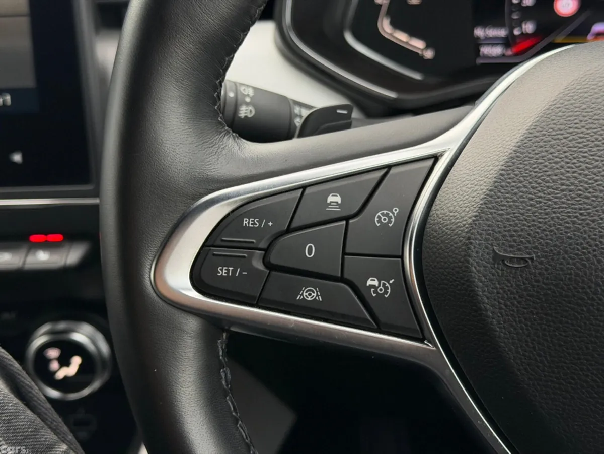 Renault Clio Hatchback, Petrol, 2021, Red