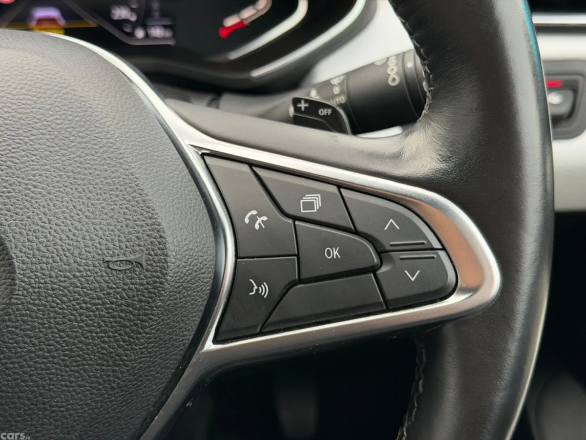 Renault Clio Hatchback, Petrol, 2021, Red