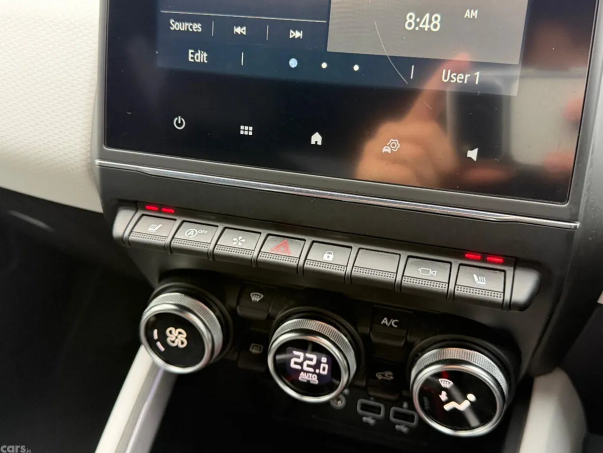 Renault Clio Hatchback, Petrol, 2021, Red
