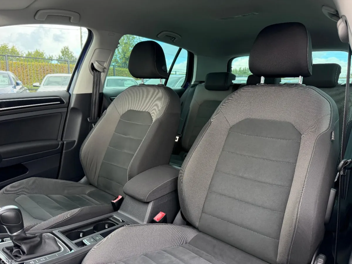 Volkswagen Golf Hatchback, Petrol, 2017, Blue