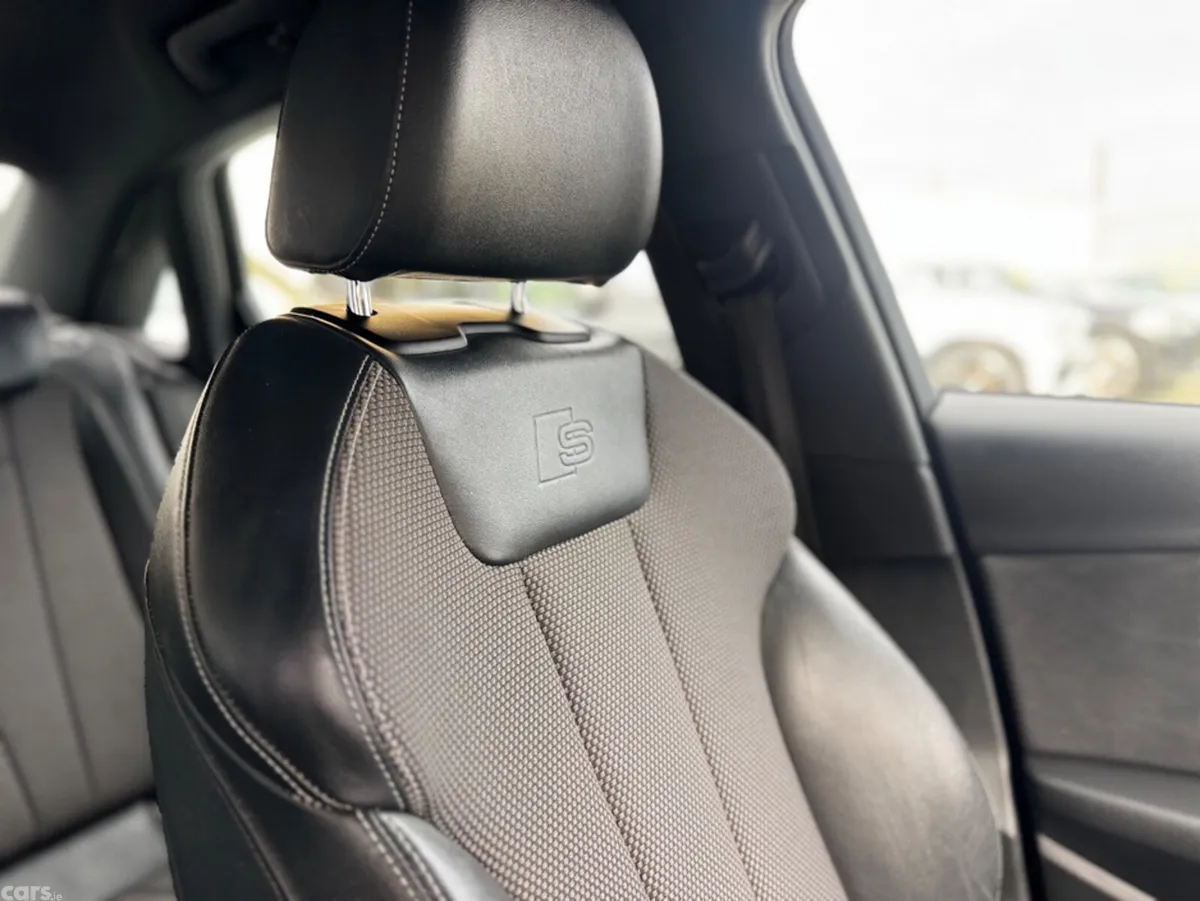 Audi A4 Saloon, Diesel, 2017, Blue