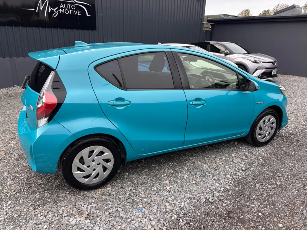 Toyota Aqua Hatchback, Petrol Hybrid, 2017, Blue