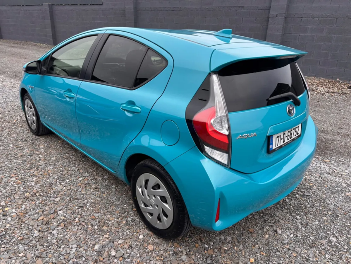 Toyota Aqua Hatchback, Petrol Hybrid, 2017, Blue