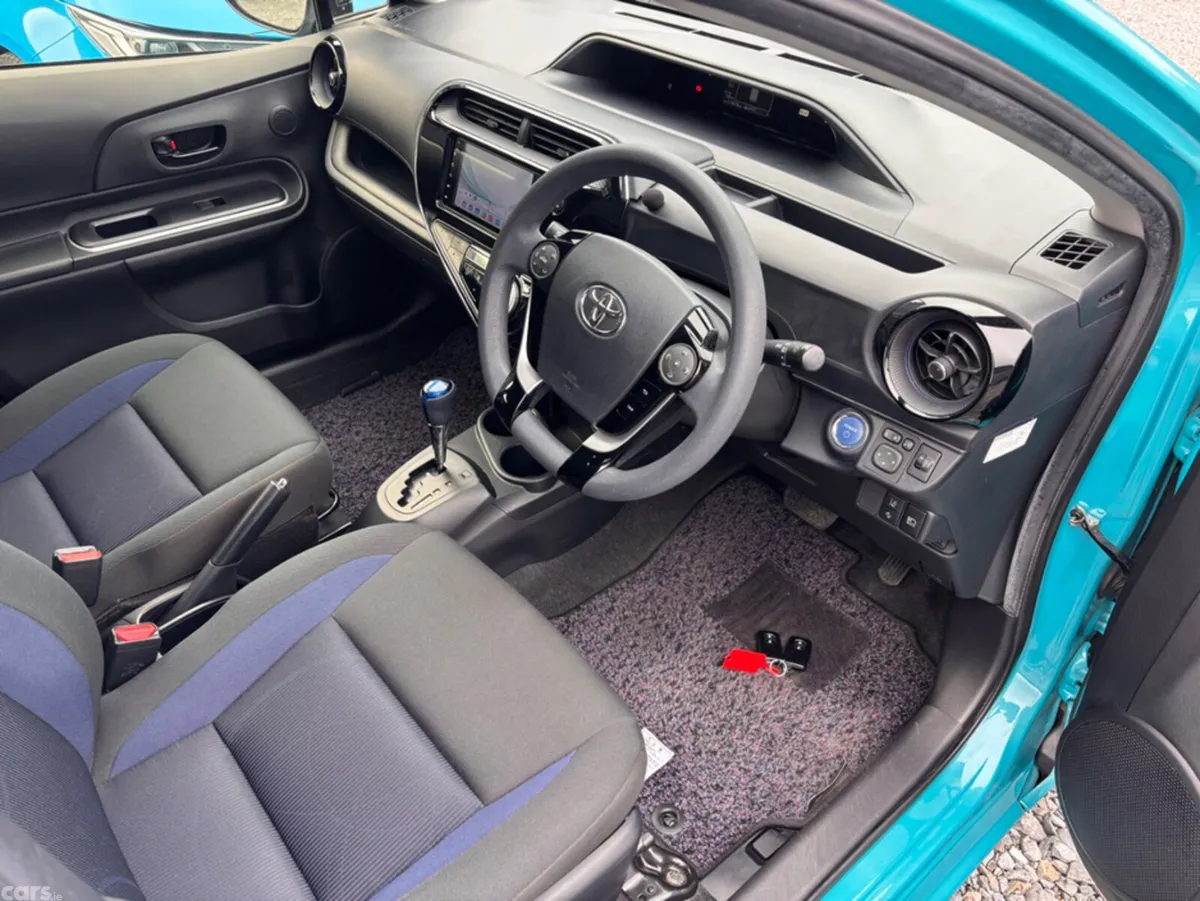 Toyota Aqua Hatchback, Petrol Hybrid, 2017, Blue