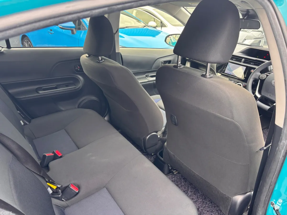 Toyota Aqua Hatchback, Petrol Hybrid, 2017, Blue